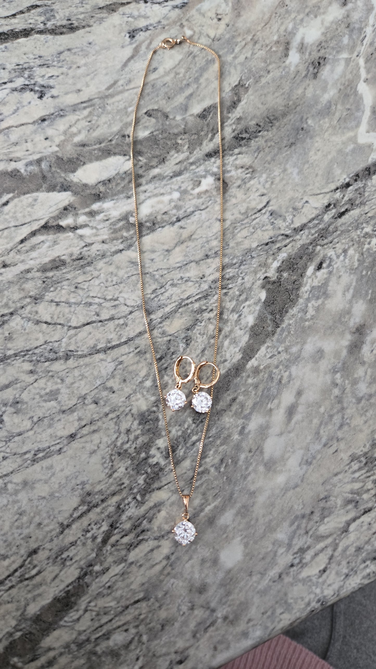 Golden Earring & Pendant Set