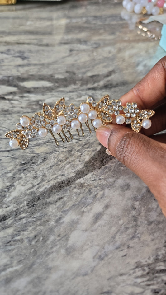 Opulent Pearl Bridal Comb