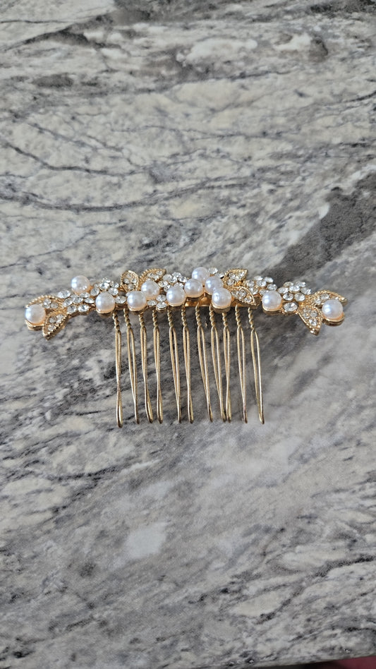 Opulent Pearl Bridal Comb